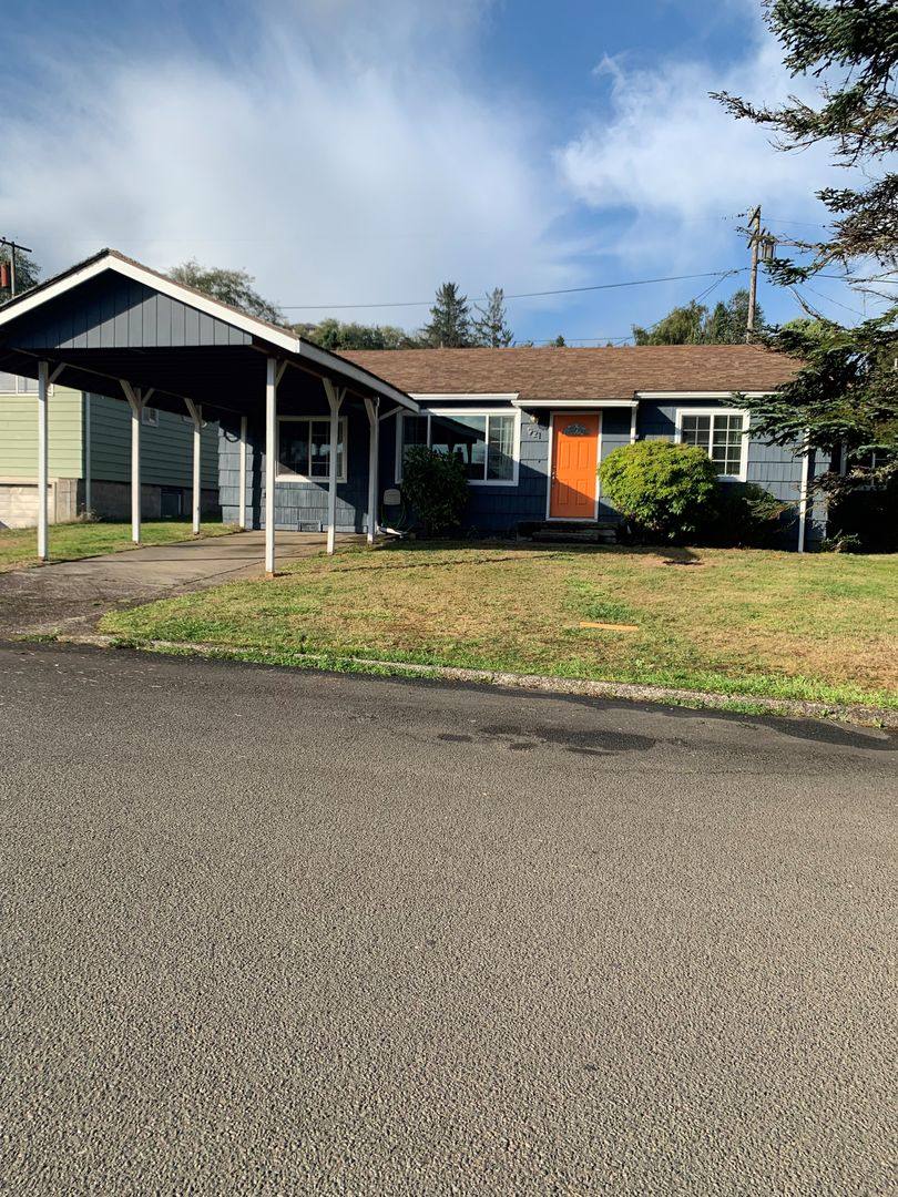 House for rent at 921 Alameda Ave, Astoria, OR 97103