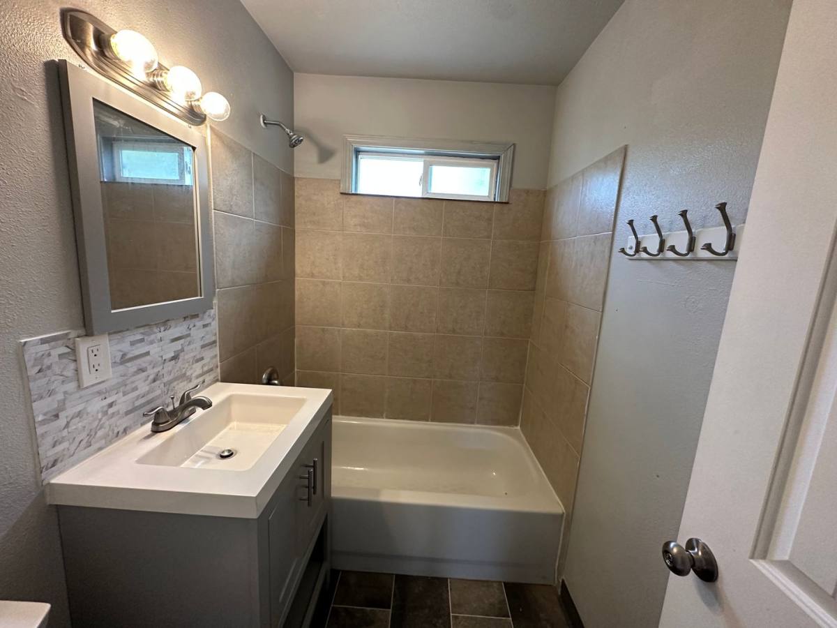 House for rent at 921 Alameda Ave, Astoria, OR 97103