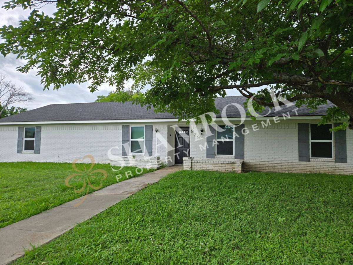 House for rent at 929 Rosedale Dr, Hewitt, TX 76643