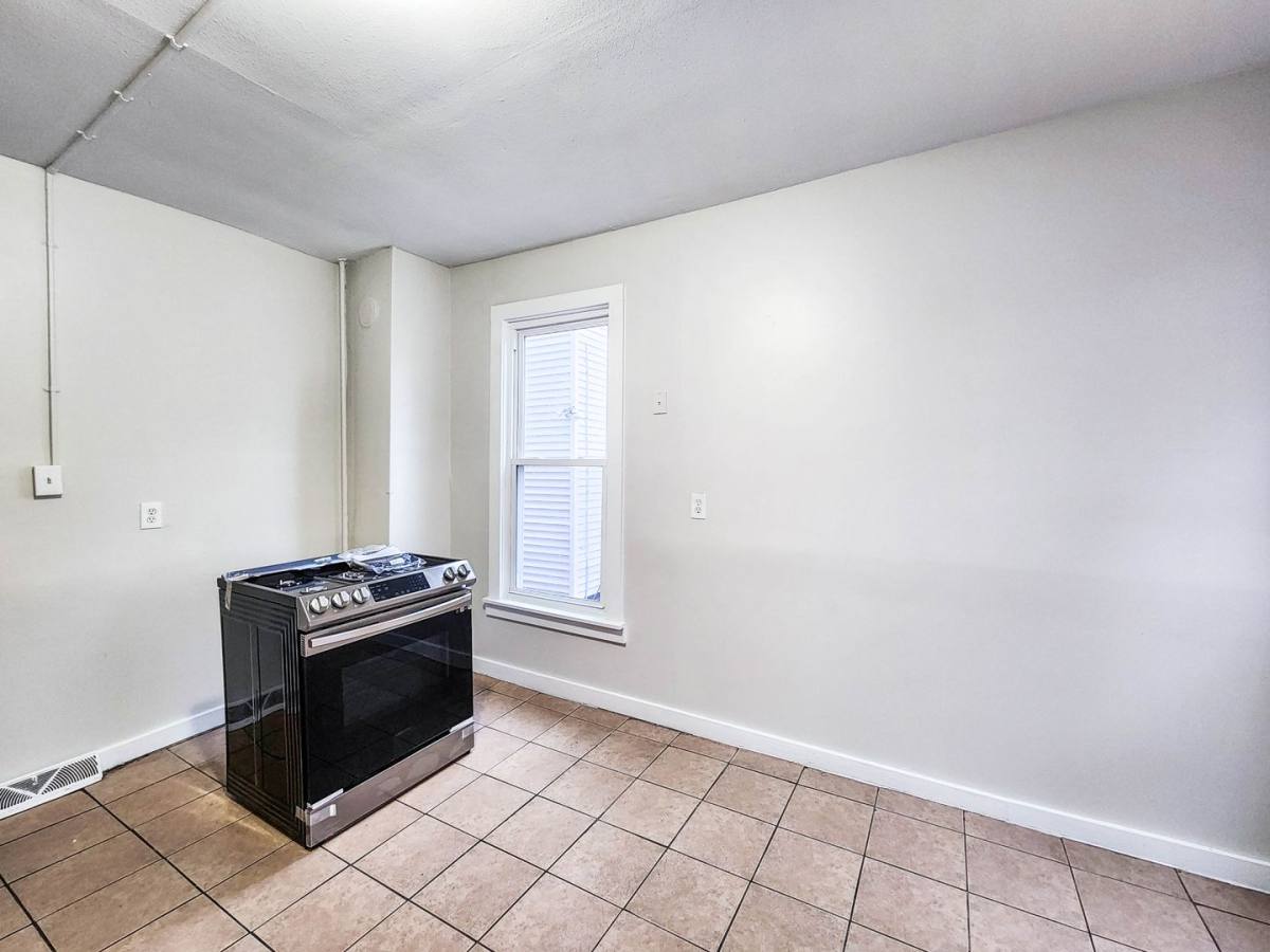 Apartment for rent at 46-48 Henry St #1L, New Haven, CT 06511