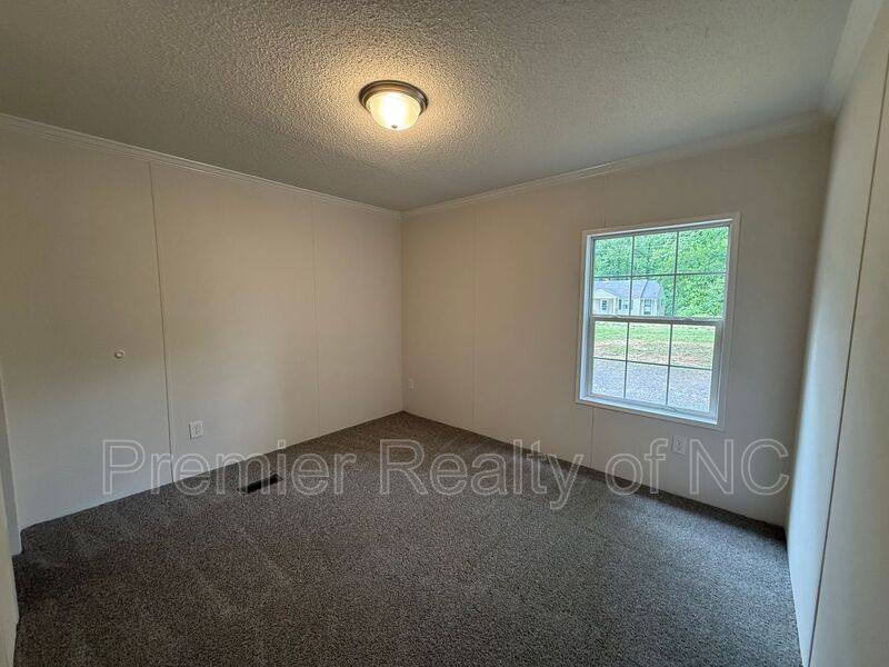 House for rent at 5474 Robinhood Rd, Winston Salem, NC 27106
