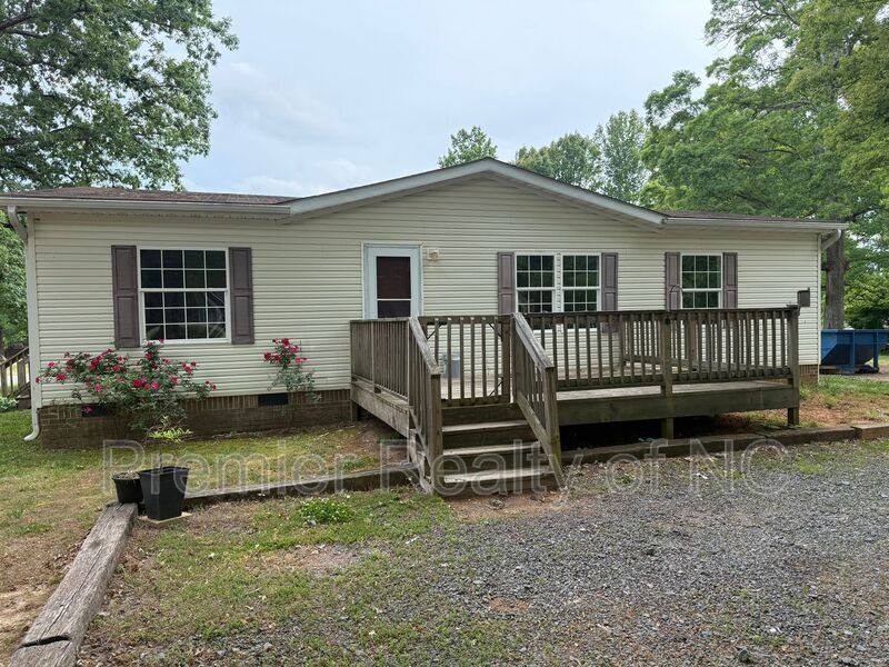 House for rent at 5474 Robinhood Rd, Winston Salem, NC 27106