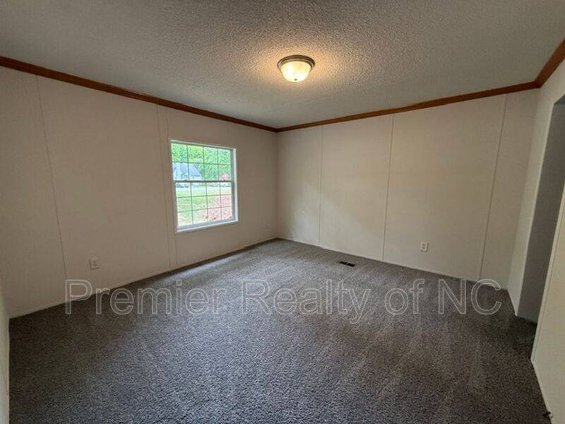 House for rent at 5474 Robinhood Rd, Winston Salem, NC 27106