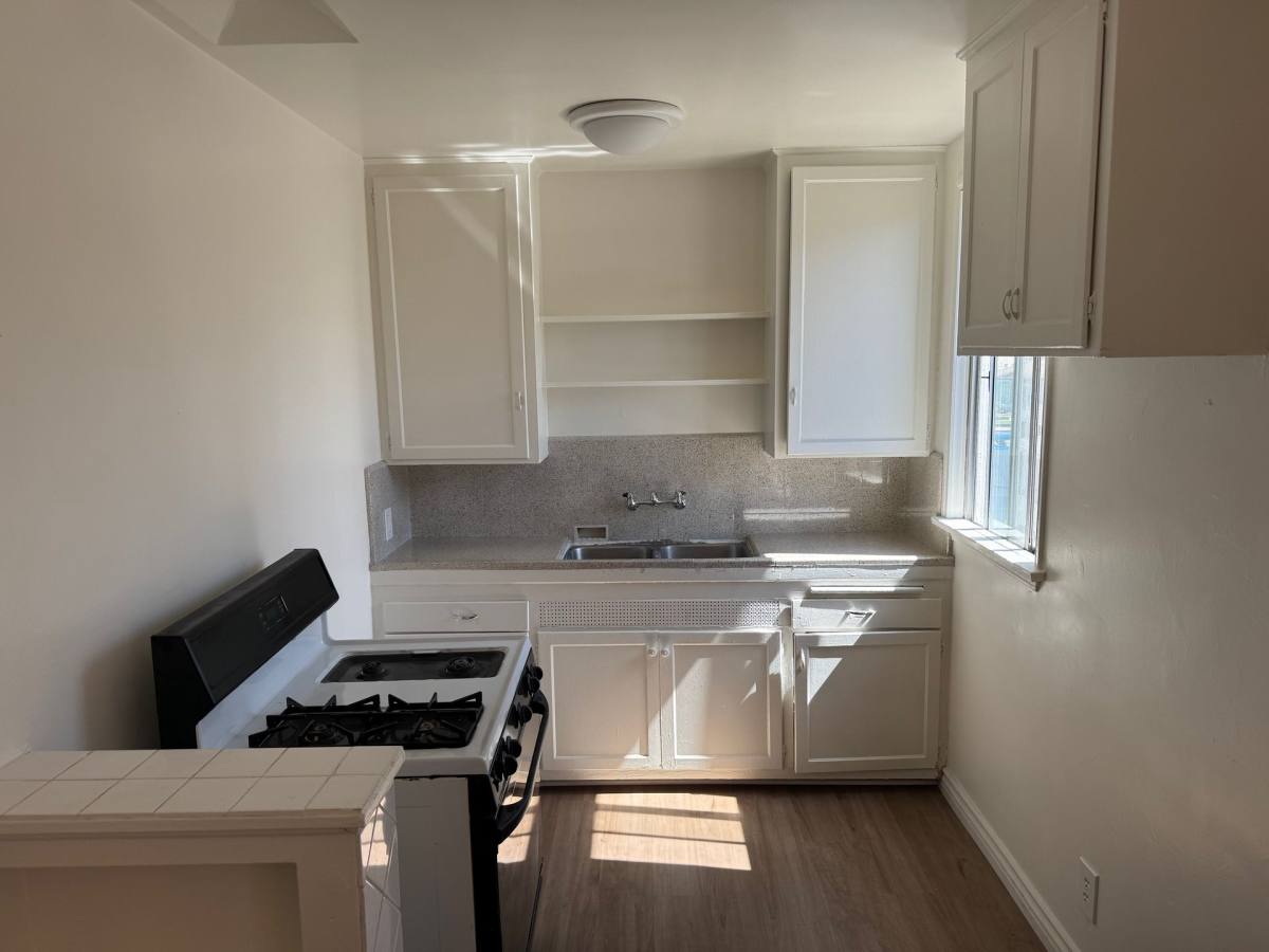 Apartment for rent at 4621-4623 Banner Dr, Long Beach, CA 90807