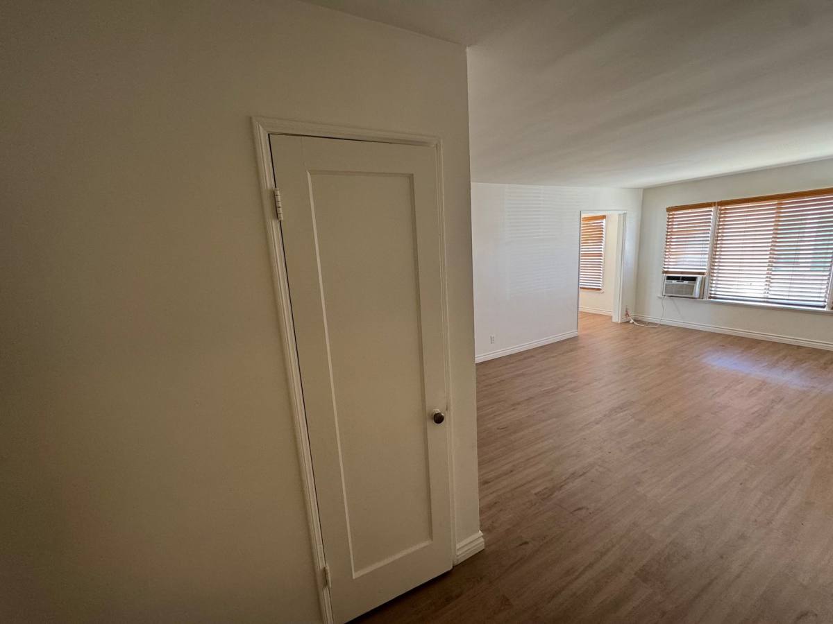 Apartment for rent at 4621-4623 Banner Dr, Long Beach, CA 90807