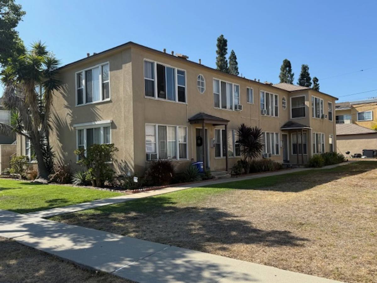 Apartment for rent at 4621-4623 Banner Dr, Long Beach, CA 90807