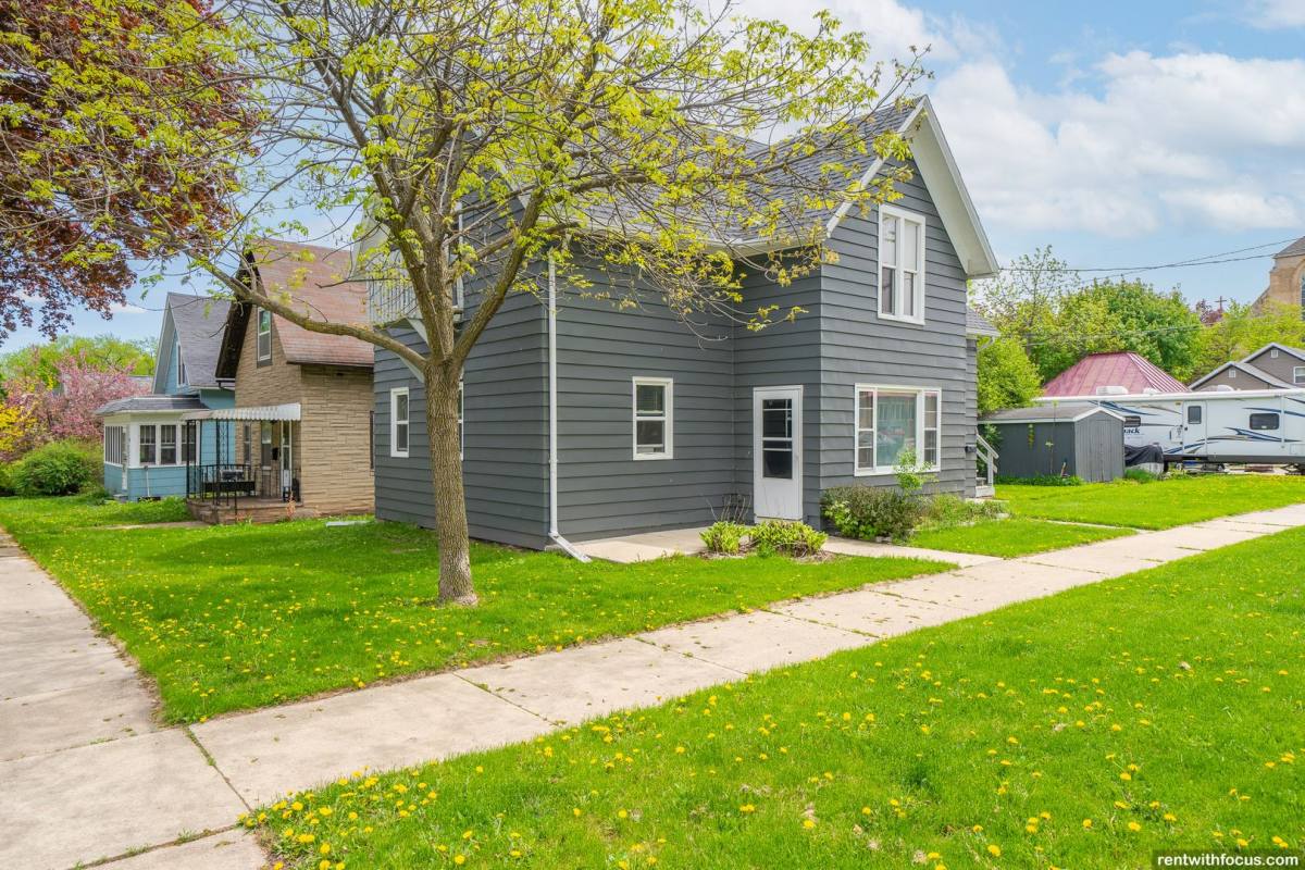 Apartment for rent at 127 W 6th St, Kaukauna, WI 54130