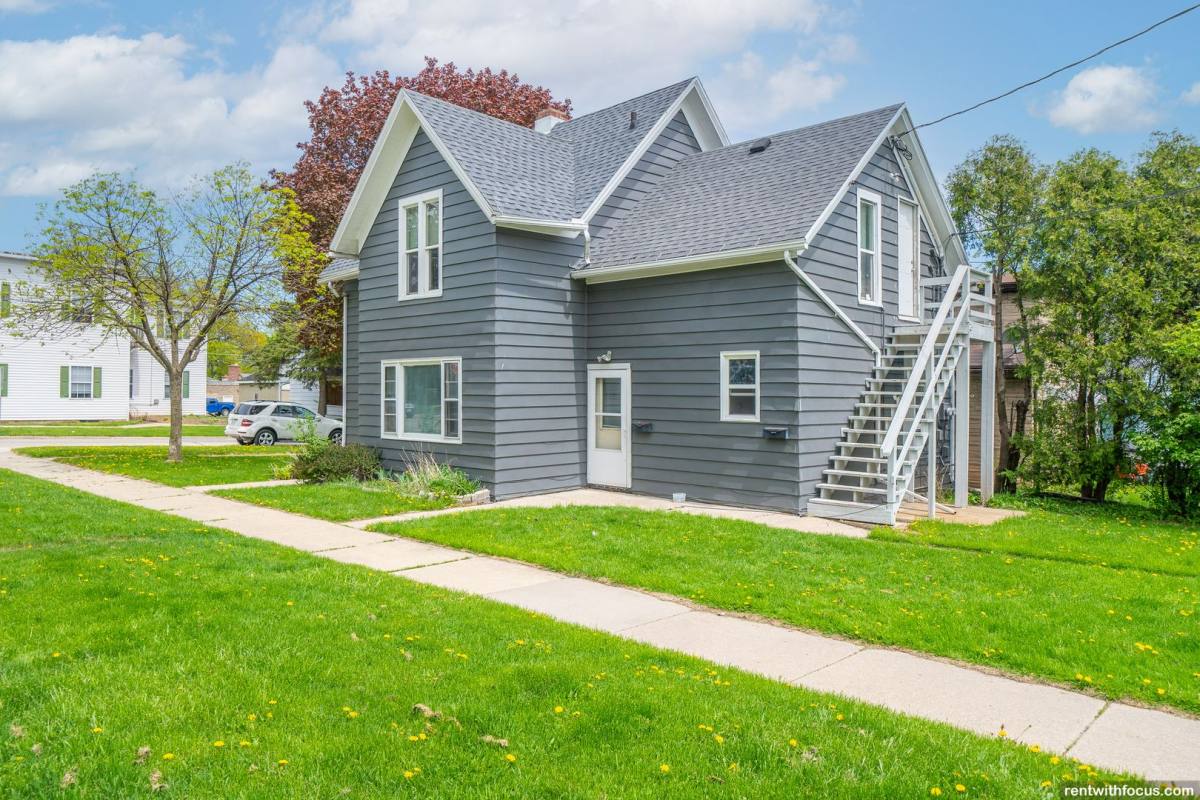 Apartment for rent at 127 W 6th St, Kaukauna, WI 54130