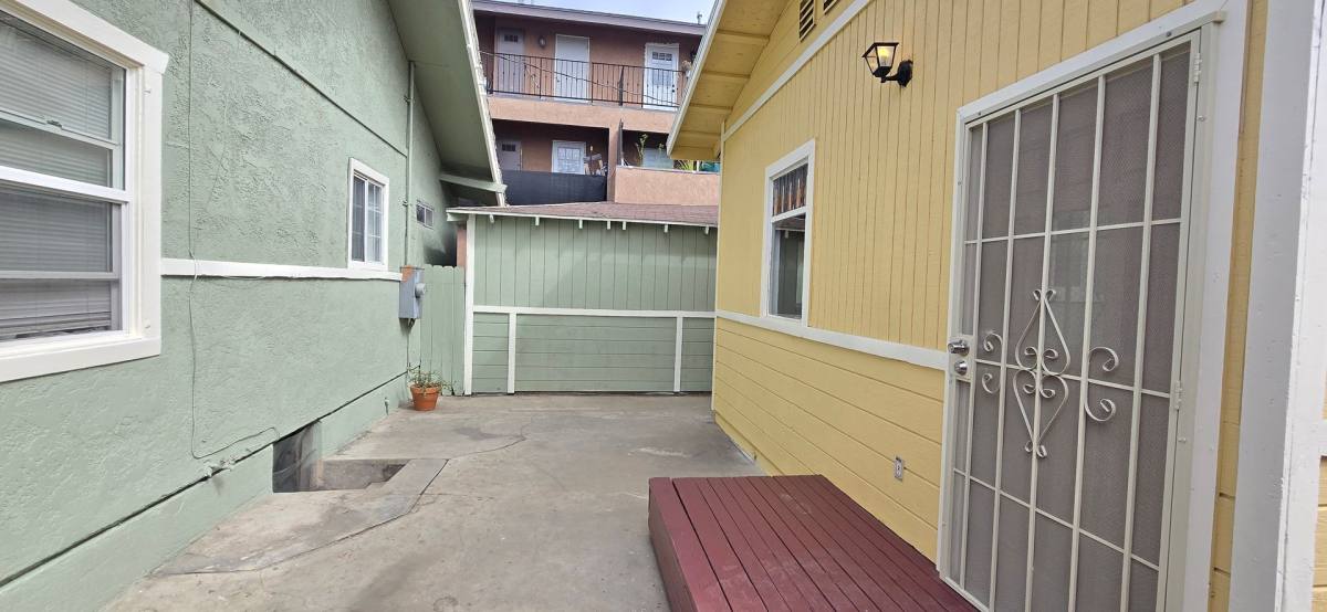 Apartment for rent at 1060 Cherry Ave, Long Beach, CA 90813