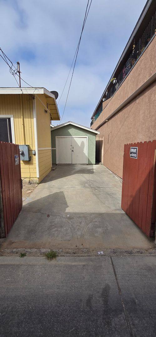 Apartment for rent at 1060 Cherry Ave, Long Beach, CA 90813