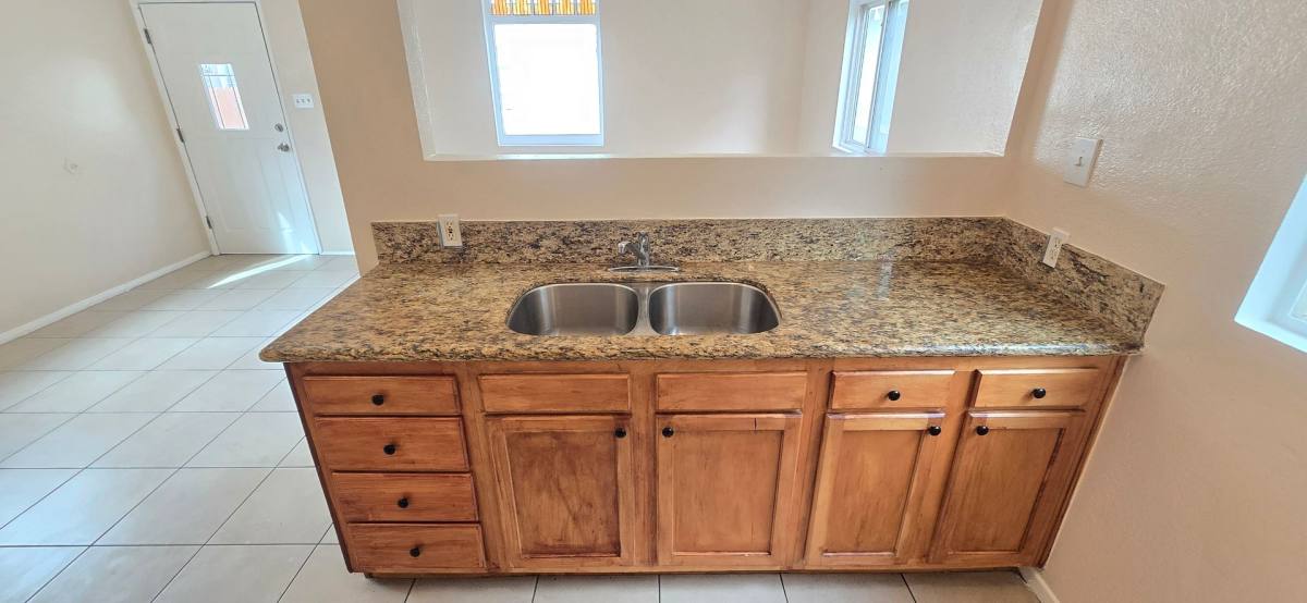 Apartment for rent at 1060 Cherry Ave, Long Beach, CA 90813