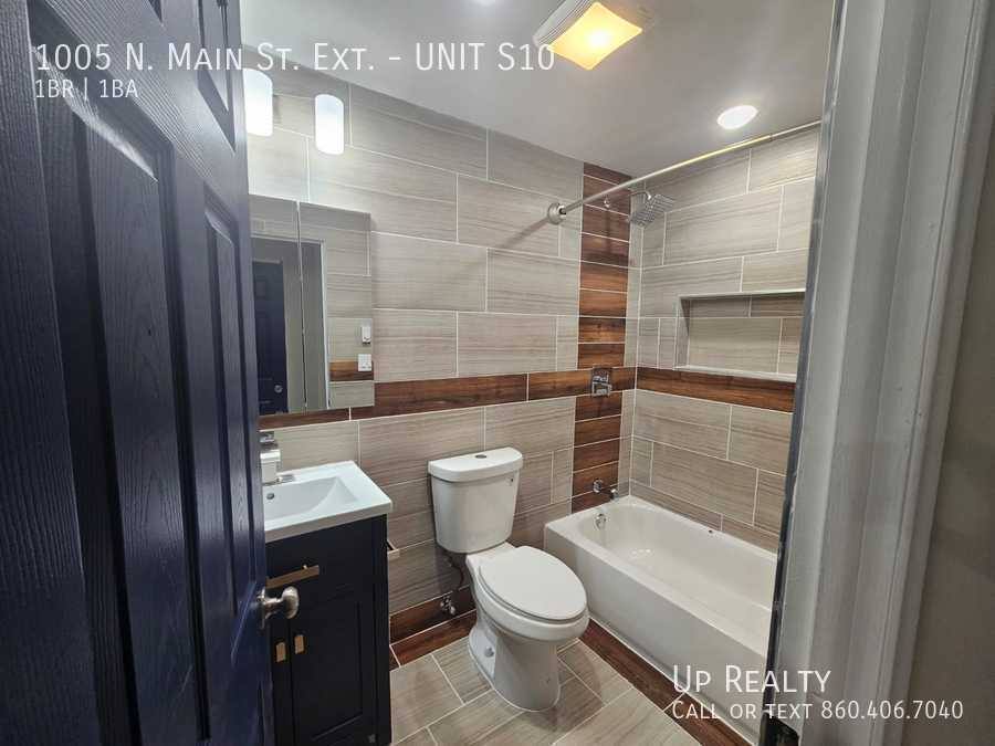 Apartment for rent at 1005 N Main St Extension #S10, Wallingford, CT 06492