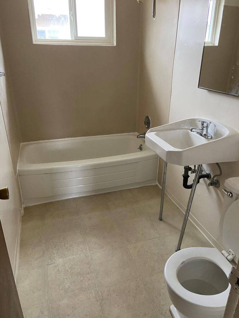 Apartment for rent at 712 4th St, Springfield, OR 97477