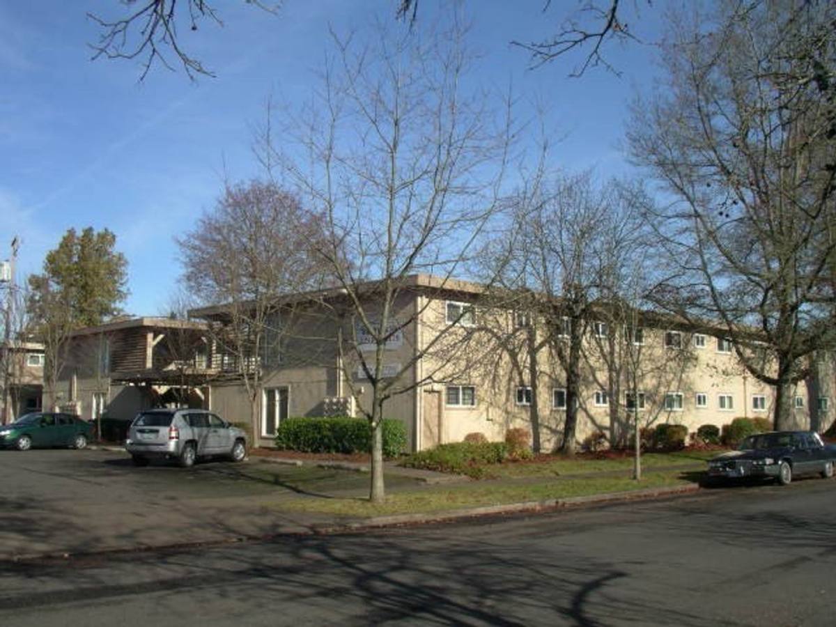 Apartment for rent at 712 4th St, Springfield, OR 97477
