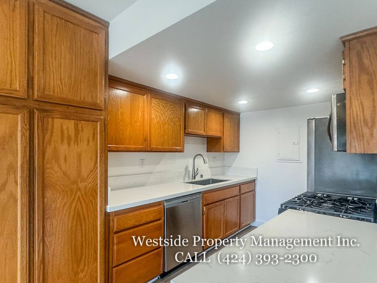 Townhouse for rent at 12506 Pacific Ave #7, Los Angeles, CA 90066