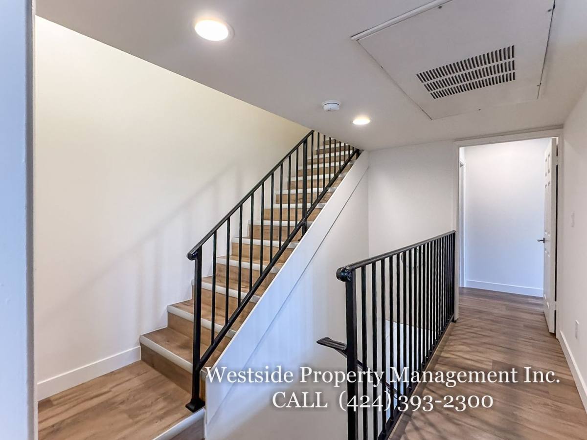 Townhouse for rent at 12506 Pacific Ave #7, Los Angeles, CA 90066