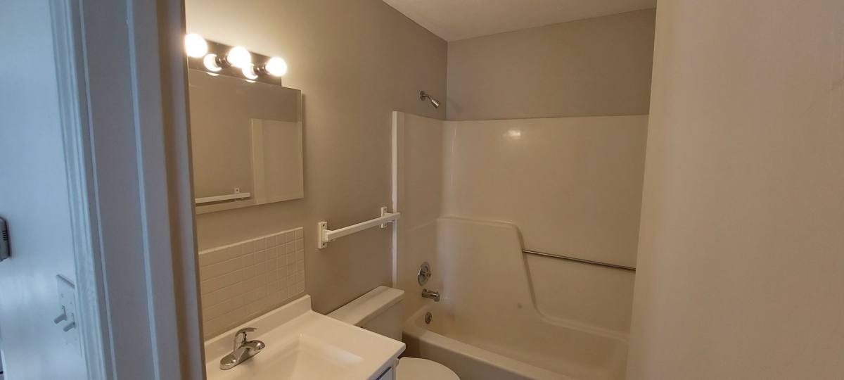 Apartment for rent at 219 Dix Rd, Jefferson City, MO 65109