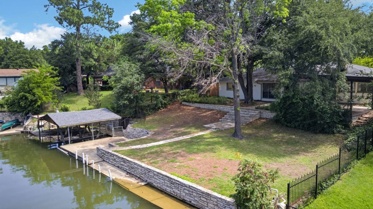 House for rent at 4202 Indian Creek Court, Granbury, TX 76049