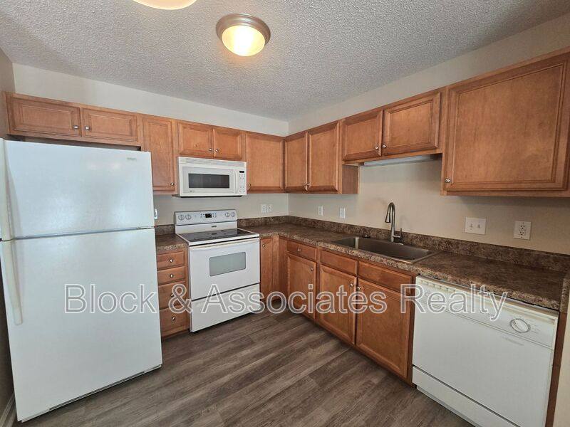 Townhouse for rent at 108 Maple Grove, High Point, NC 27263