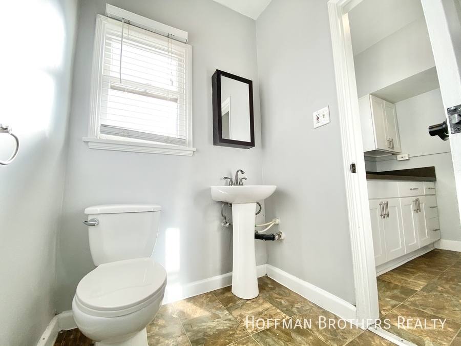 Apartment for rent at 1133 S Westmoreland Ave #3, Los Angeles, CA 90006