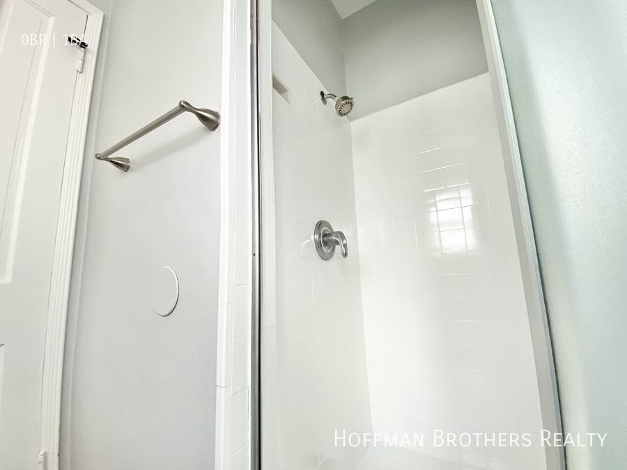 Apartment for rent at 1133 S Westmoreland Ave #3, Los Angeles, CA 90006