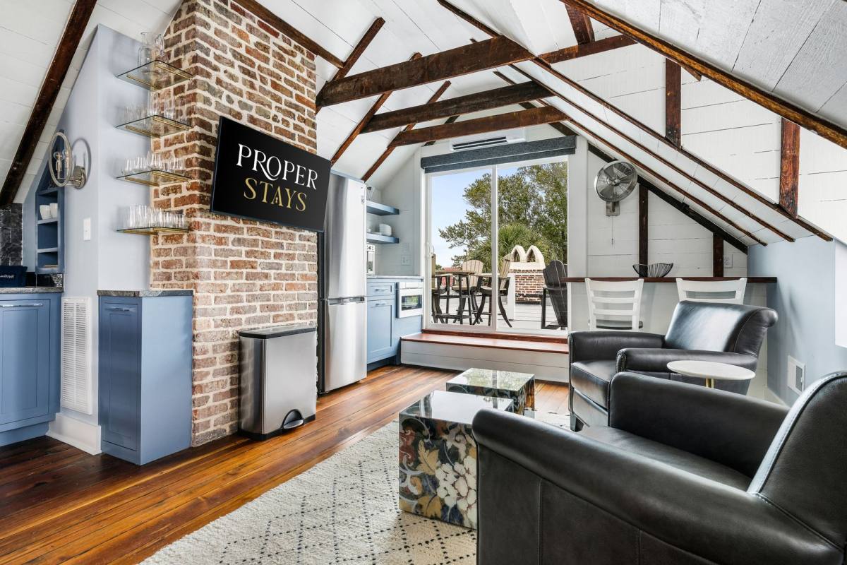 Apartment for rent at 135 Broad St #C, Charleston, SC 29401