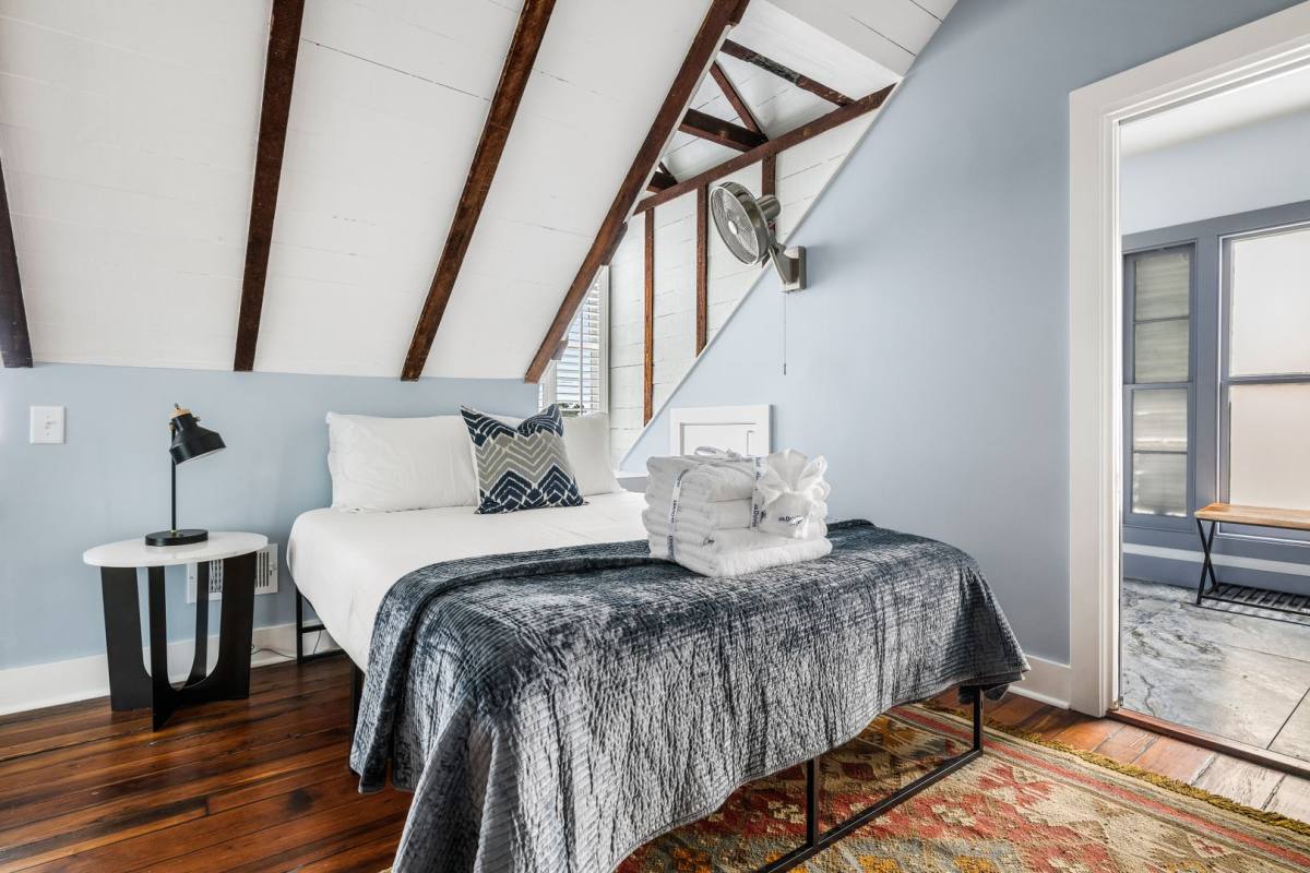 Apartment for rent at 135 Broad St #C, Charleston, SC 29401