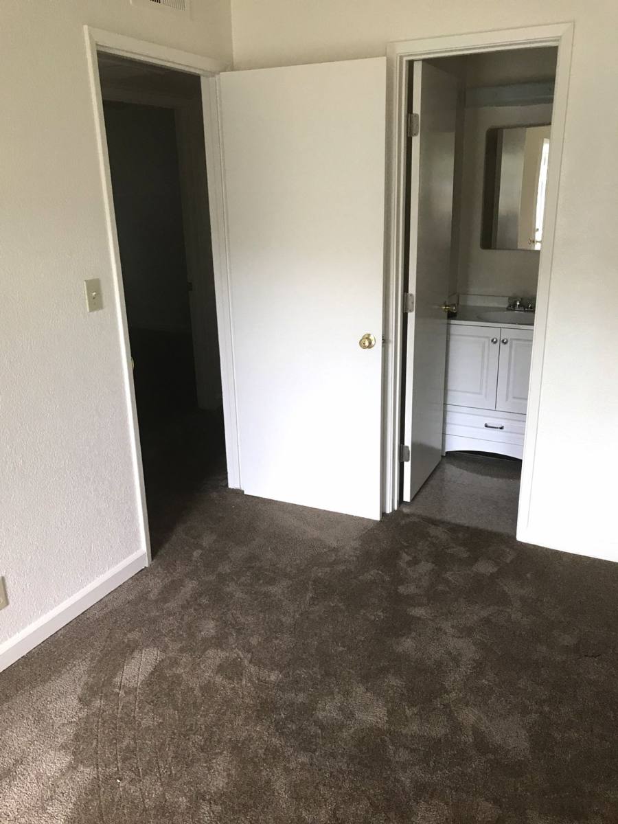 Apartment for rent at 202 W Dakota Ave, Fresno, CA 93705