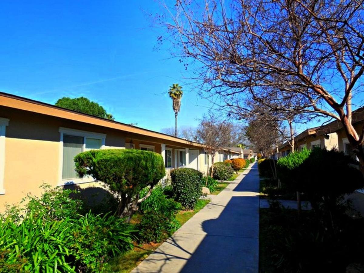 Apartment for rent at 202 W Dakota Ave, Fresno, CA 93705