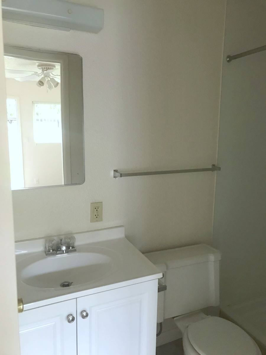 Apartment for rent at 202 W Dakota Ave, Fresno, CA 93705