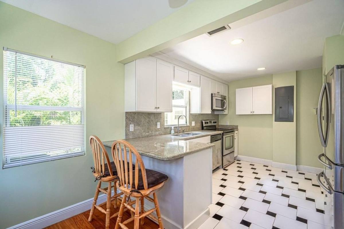 Apartment for rent at 213 215 S Ocean Breeze St, Lake Worth Beach, FL 33460