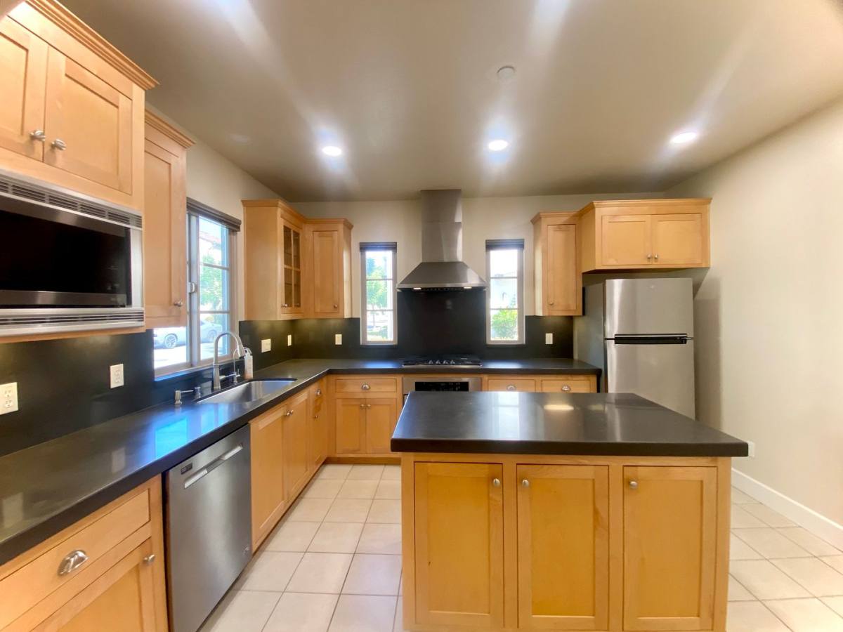 Townhouse for rent at 559 Palo Verde Commons, Fremont, CA 94539