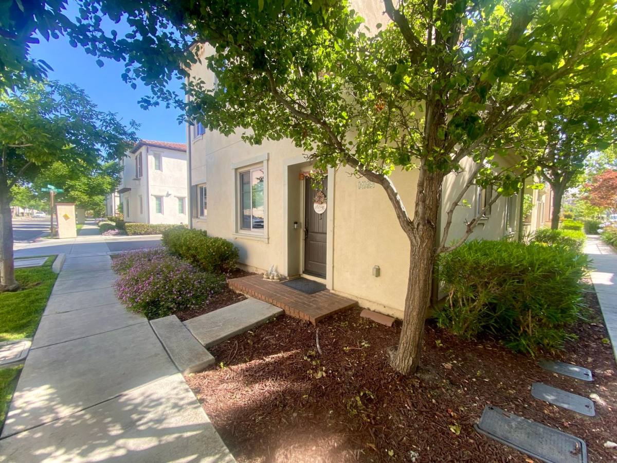 Townhouse for rent at 559 Palo Verde Commons, Fremont, CA 94539