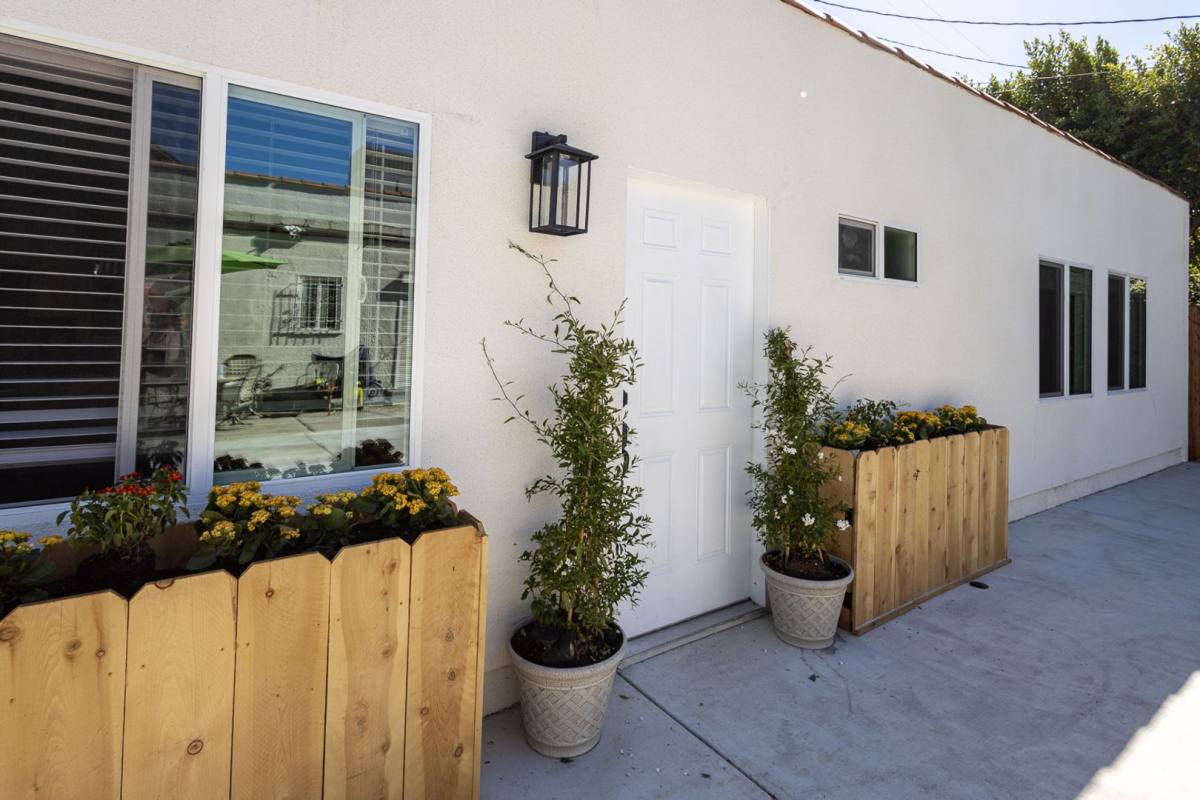 House for rent at 614 S Sycamore Ave, Los Angeles, CA 90036