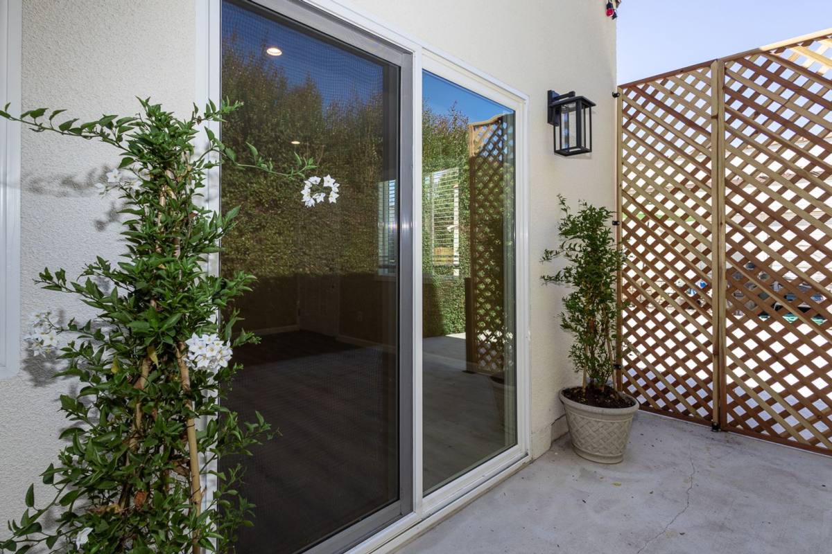 House for rent at 614 S Sycamore Ave, Los Angeles, CA 90036