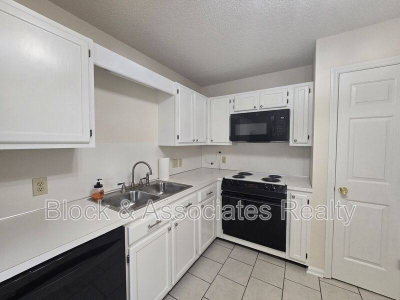 Condo for rent at 110 Westbrook Court, High Point, NC 27263