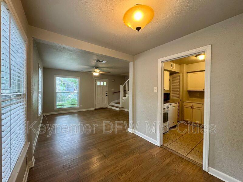 House for rent at 311 N Oak Cliff Blvd, Dallas, TX 75208