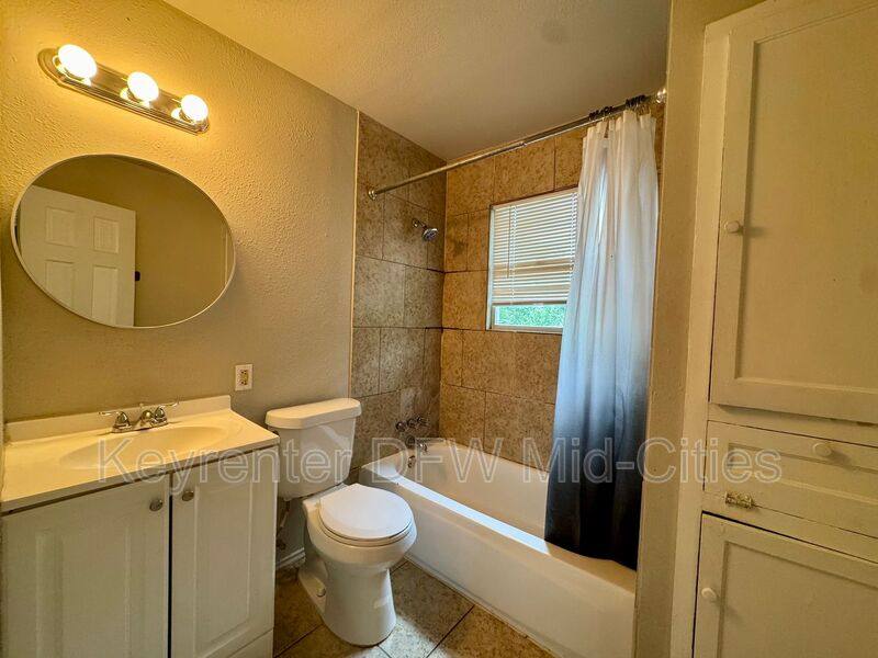 House for rent at 311 N Oak Cliff Blvd, Dallas, TX 75208