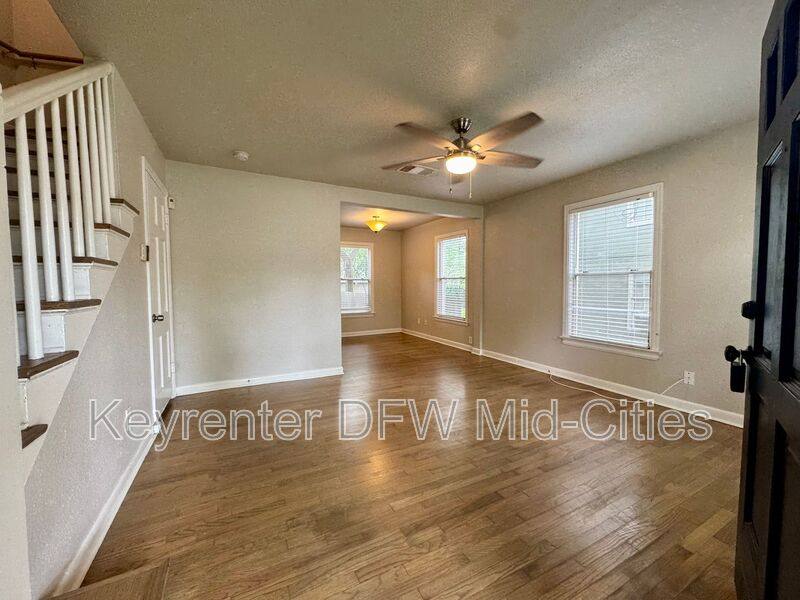 House for rent at 311 N Oak Cliff Blvd, Dallas, TX 75208