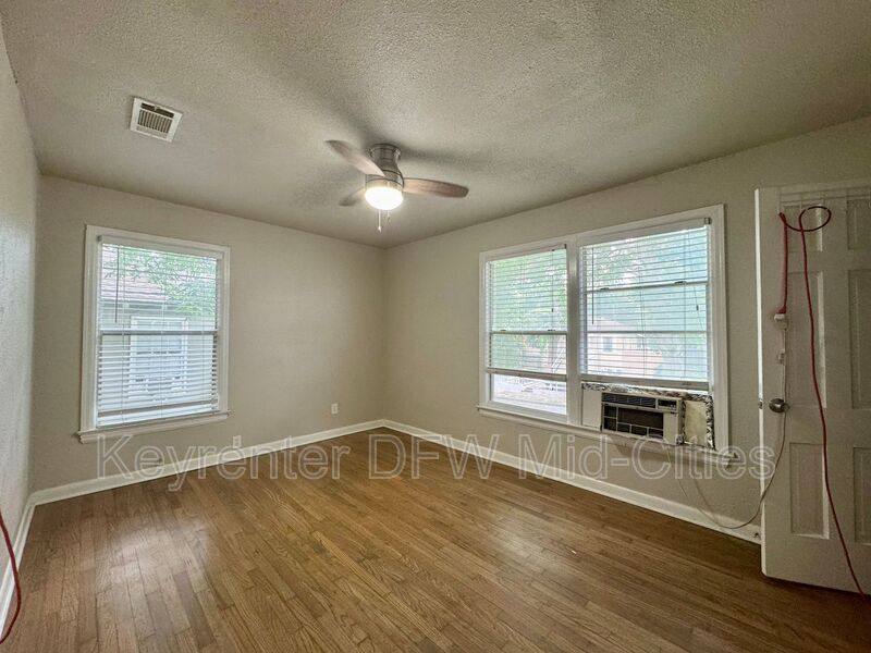 House for rent at 311 N Oak Cliff Blvd, Dallas, TX 75208