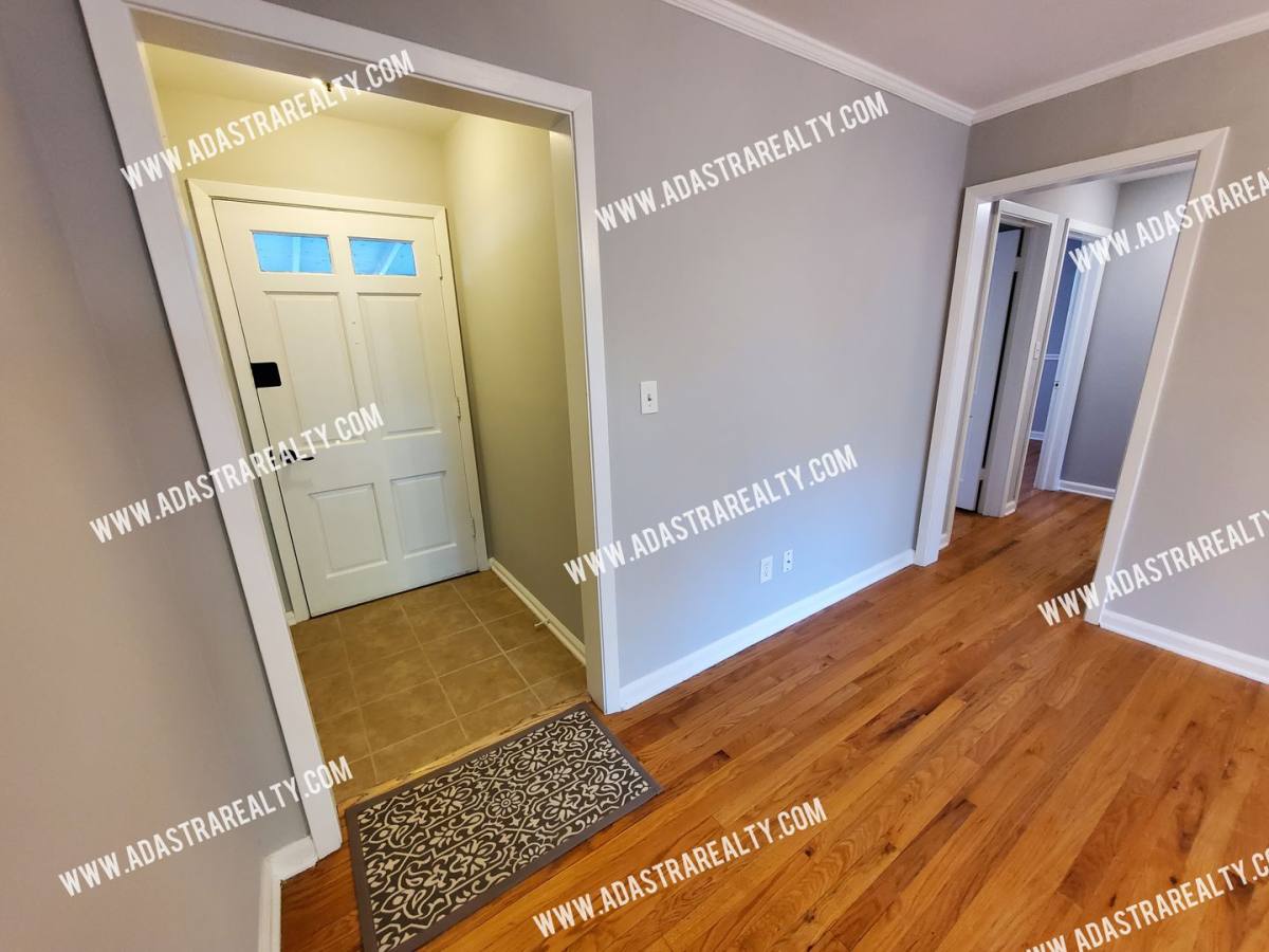 House for rent at 4825 W 75th St, Prairie Village, KS 66208