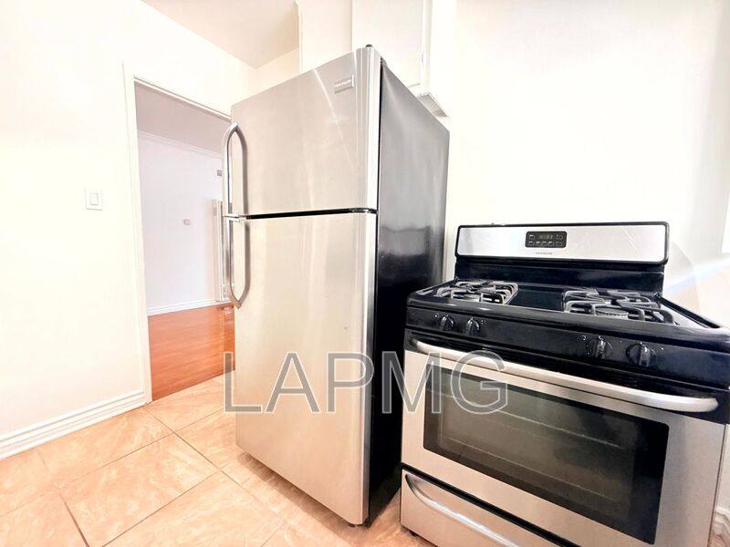 Apartment for rent at 4948 Rosewood Ave #4, Los Angeles, CA 90029
