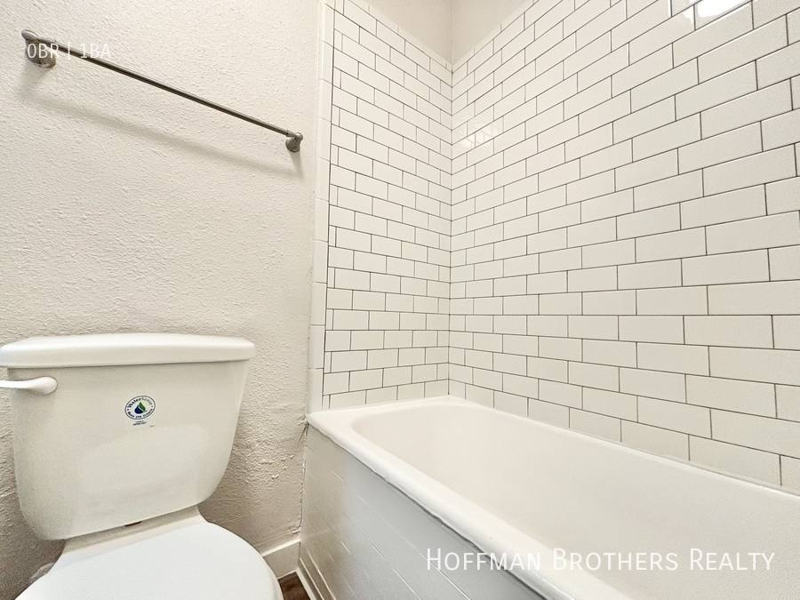 Apartment for rent at 147 N New Hampshire Ave #21, Los Angeles, CA 90004