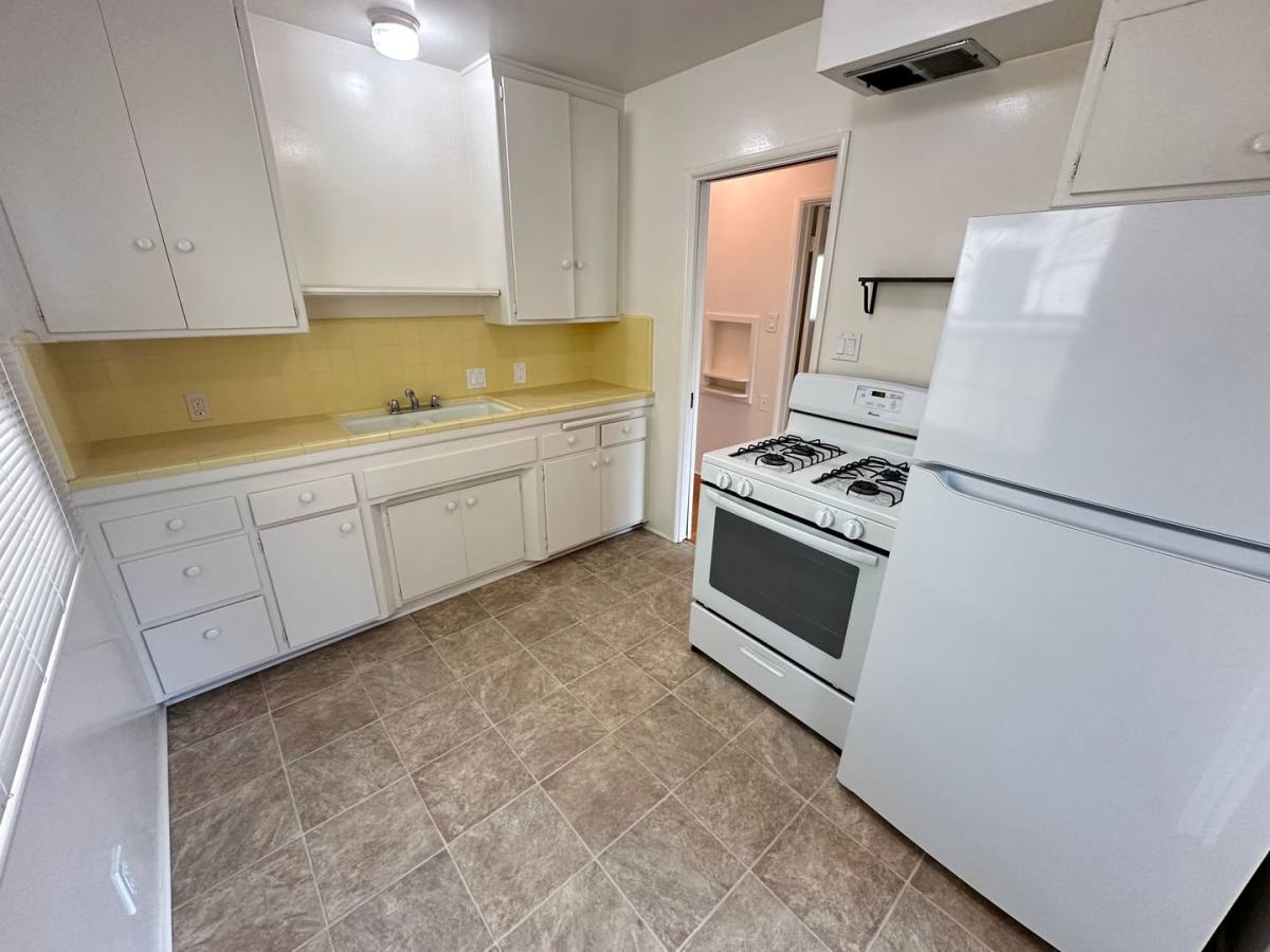 Apartment for rent at 150 Saint Joseph Ave, Long Beach, CA 90803