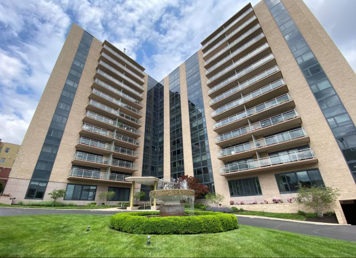 Apartment for rent at 4545 Wornall Rd #1108, Kansas City, MO 64111