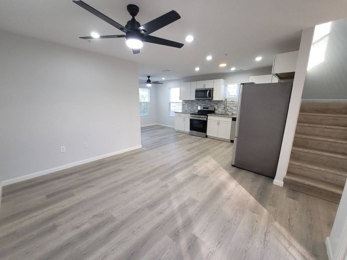 Apartment for rent at 313-315 W St, Sacramento, CA 95818