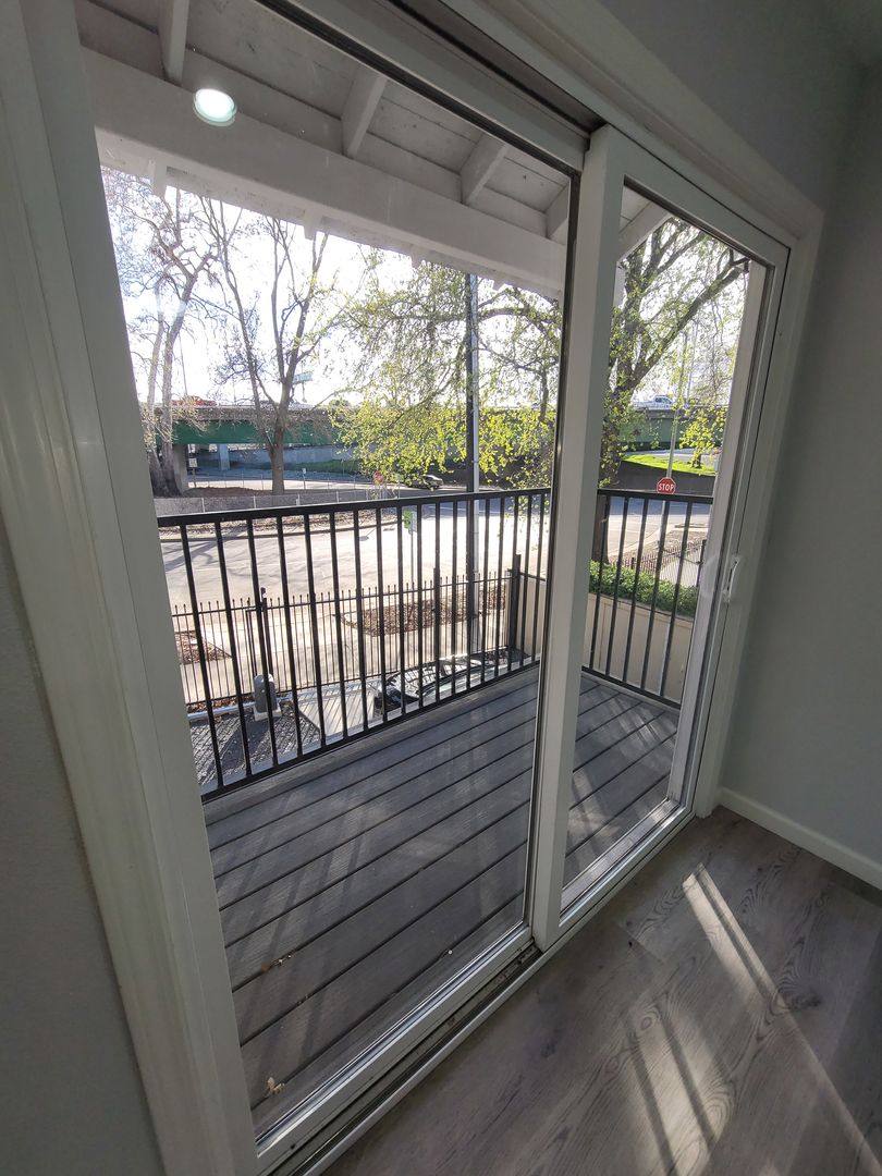 Apartment for rent at 313-315 W St, Sacramento, CA 95818