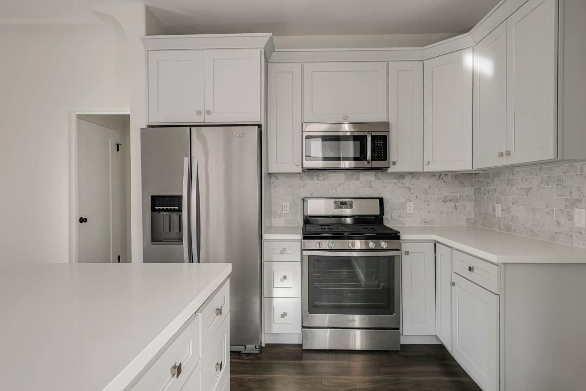 Apartment for rent at 410 N Genesee Ave, Los Angeles, CA 90036