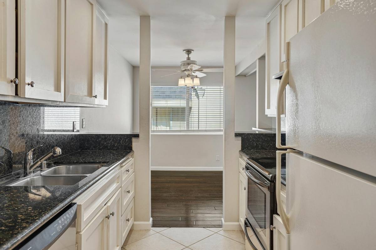 Apartment for rent at 1342 Harvard St #204, Santa Monica, CA 90404