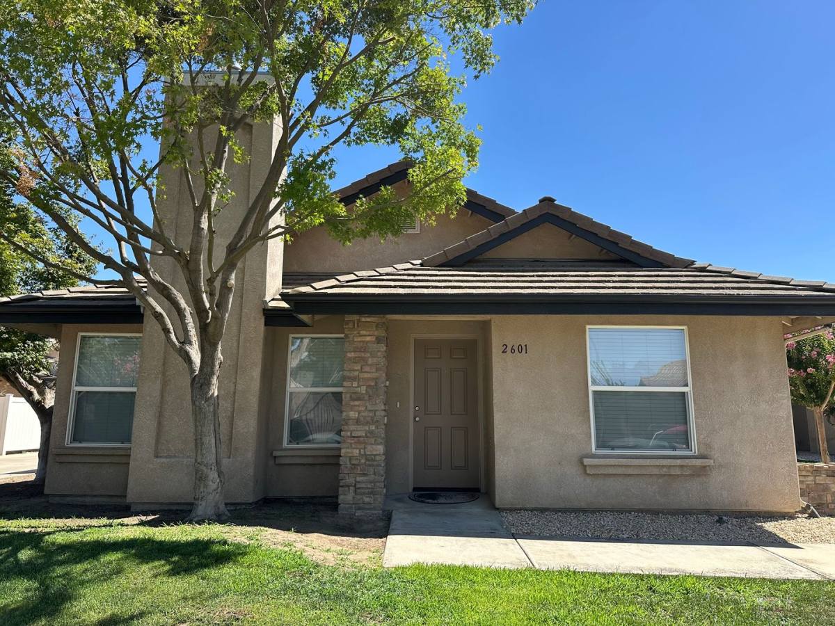Apartment for rent at 2601-2607 W Oriole, Visalia, CA 93291